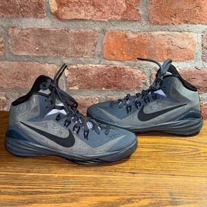 Nike Kids Youth Boys Hyperdunk 2014 GS Mid Top Basketball Sneakers Size 4.5